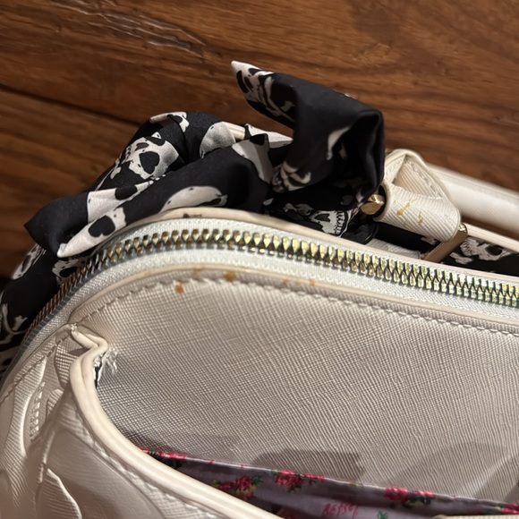 Betsey Johnson Cream Skull Embossed Handbag purse with wallet twilly - Picture 6 of 15